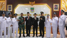 6 Penjabat (Pj) Kepala Desa di Kecamatan Sukakarya resmi dilantik dan diambil sumpahnya oleh Pelaksana Tugas (Plt) Camat Sukakarya, Bahrul Ulum pada Selasa (29/09/2026) di Aula Kantor Kecamatan Sukakarya.