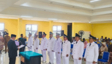Camat Cikarang Utara Enop Can melantik 8 Penjabat (Pj) Kepala Desa untuk mengisi masa transisi pemerintahan desa setelah berakhirnya masa jabatan kepala desa definitif di Aula Kecamatan Cikarang Utara pada Selasa (29/9/2026).