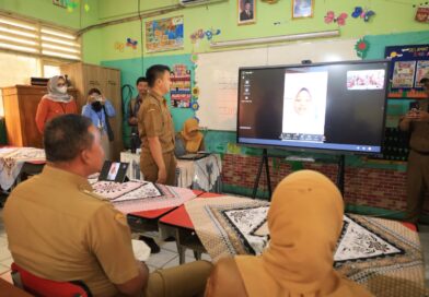 Terapkan PJJ, Wali Kota Tri Adhianto Tinjau Aktifitas Pembelajaran di Sekolah