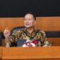 Foto Prof. Sarwidi, saat menyampaikan materi dalam kegiatan Bimtek Penilaian Awal Kerentanan Bangunan, yang diselenggarakan oleh BNPB bersama Pusat Studi Lingkungan dan Bencana (PSLB) UMY
