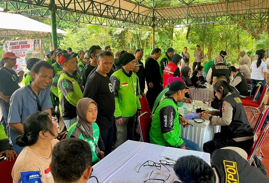Pererat Solidaritas, Mabes Polri Gelar Bhakti Sosial Bersama Ratusan Pengemudi Ojol