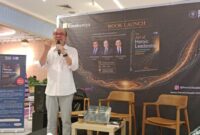Before all speakers on the Book Launch of The Art of Heroic Leadership yesterday at Kinokuniya Grand Indonesia, the President of UID Foundation, Kak @Pengguna tak dikenal inspired all attendants to keep being presence on every family, organization and group or communities, inclidong member of parliament