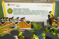  Kevin Kristian Chandra, Wisudawan UMY prodi MARS saat menyampaikan sambutan dalam prosesi wisuda UMY