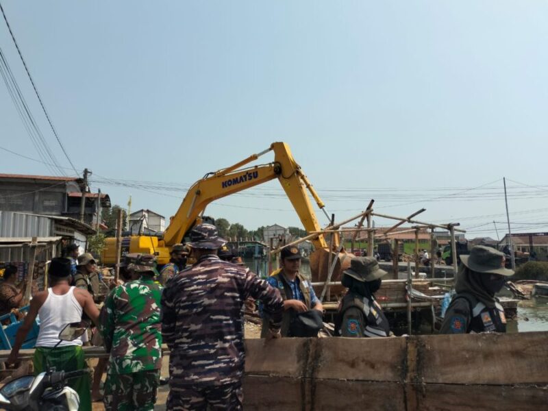 Proses pembongkaran di desa margolinduk di mulai