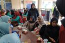 Foto tim PPK Ormawa HIMFA UMY melakukan observasi ke warga Tuksono