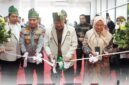 PERESMIAN-Ketua Pusat Studi Ilmu Kepolisian, Komjen Pol. Prof. Dr. Chrysnanda Dwilaksana, M.Si didampingi Irjen Pol. Dr. Susilo Teguh Raharjo, M.Si, Kasatgas Pembentukan Pusat Studi Kepolisian STIK-PTIK Lemdiklat Polri, Irjen Pol Dr. Herry Heryawan, S.I.K, M.H, M.Hum, Kapolda Riau saat Meresmikan Posko Pusat Studi Kepolisian di Universitas Riau. (Foto Ist).