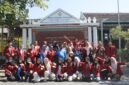 Foto tim NCC Emergency UMY berfoto bersama petugas puskesmas dan keluarga ODDP di Kalurahan Siraman