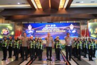 Kapolda Banten berdiri sejajar bersama anak-anak Polisi Cilik (Pocil) pada Syukuran Hari Lalu Lintas Bhayangkara ke-71 di Aula Gawe Kita Baluwarti, Serang