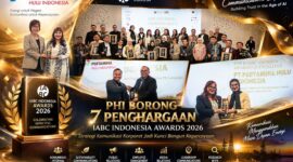 Tim Manajemen PT Pertamina Hulu Indonesia (PHI) bersama para pemenang foto usai menerima tujuh penghargaan dalam ajang IABC Indonesia Awarding Night 2026 di Le Méridien Hotel