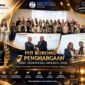 Tim Manajemen PT Pertamina Hulu Indonesia (PHI) bersama para pemenang foto usai menerima tujuh penghargaan dalam ajang IABC Indonesia Awarding Night 2026 di Le Méridien Hotel
