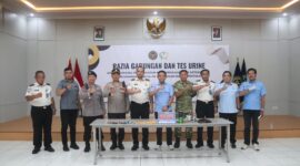 Foto bersama jajaran Lapas Kelas IIA Serang, TNI, Polri, BNNP, serta Kanwil Ditjen Pemasyarakatan Banten usai pelaksanaan Razia Gabungan dan Tes Urine, sebagai upaya deteksi dini dan pencegahan gangguan keamanan serta penyalahgunaan narkotika di dalam lapas.