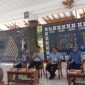 Sekretaris Disperindag Sleman, Aris Herbandang, didampingi jajaran pejabat terkait, memaparkan strategi digitalisasi pasar tradisional kepada para pedagang di Pendopo Rumah Dinas Bupati Sleman, Selasa (22/9/2026).