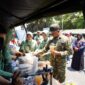 Panglima TNI Jenderal TNI Agus Subiyanto meninjau salah satu stan UMKM dalam Bazar TNI Bersama Rakyat di Halaman Balai Pamungkas, Kotabaru, Yogyakarta, Selasa (22/9/2026).