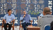 Narasumber menjelaskan rangkaian kegiatan SCW 2026, termasuk Sleman Kite Festival, Bedog Arts Festival, Pesta Boneka, dan Sinergi Sinema Sleman kepada wartawan yang hadir.