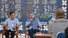 Narasumber menjelaskan rangkaian kegiatan SCW 2026, termasuk Sleman Kite Festival, Bedog Arts Festival, Pesta Boneka, dan Sinergi Sinema Sleman kepada wartawan yang hadir.