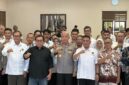Kapolda Banten Irjen Pol. Hengki Ketua PWI Provinsi Banten Rian Nopandra bersama pengurus PWI dan puluhan jurnalis 