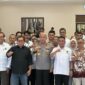 Kapolda Banten Irjen Pol. Hengki Ketua PWI Provinsi Banten Rian Nopandra bersama pengurus PWI dan puluhan jurnalis 