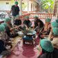 Foto tim HIMASEPTA UMY melakukan pendampingan pembuatan minyak kelapa COCONUTRISE kepada warga Garongan, Panjatan, Kulon Progo
