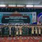 Gubernur Lampung Rahmat Mirzani Djausal berfoto bersama Rektor Unila Prof. Lusmeilia Afriani dan jajaran senat pada Rapat Luar Biasa Senat memperingati Dies Natalis ke-61 Unila di GSG Unila