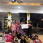 Ketua Komisi A DPRD Kota Yogyakarta Susanto Dwi Antoro menyerahkan bantuan 30 meja belajar lipat kepada pengurus JBM Tahunan, Rabu (23/9/2026), sebagai bagian dari gerakan pendidikan berbasis kedermawanan sosial dan semangat gotong royong.