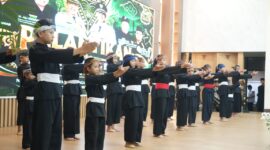 Pesilat muda memeragakan jurus pencak silat saat Pelantikan DPD PPSI Kabupaten Bandung 2026–2031 di Gedung Moh. Toha, Soreang