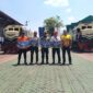 Para perwakilan juara Lomba Tarik Lokomotif HUT ke-81 KAI berfoto bersama di Balai Yasa Yogyakarta, Rabu (23/9/2026).