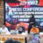 Gubernur Banten Andra Soni bersama Kapolda Banten Irjen Pol Hengki dan Kepala Kantor Basarnas Banten Al Amrad dalam konferensi pers Operasi SAR pencarian korban erupsi Gunung Anak Krakatau (KM Arupadhatu 1) di Mapolda Banten, Kota Serang, Rabu (23/9/2026).