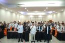 Wakil Gubernur Banten Achmad Dimyati Natakusumah bersama pimpinan BAZNAS Provinsi Banten dan peserta berfoto bersama usai sosialisasi pengelolaan ZIS-DSKL di Hotel Wisata Baru, Kota Serang, Rabu (23/9/2026).