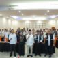 Wakil Gubernur Banten Achmad Dimyati Natakusumah bersama pimpinan BAZNAS Provinsi Banten dan peserta berfoto bersama usai sosialisasi pengelolaan ZIS-DSKL di Hotel Wisata Baru, Kota Serang, Rabu (23/9/2026).