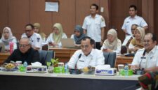 Sekda Provinsi Sumatera Selatan Edward Candra menyampaikan arahan dalam kegiatan Pengukuhan Indeks Kualitas Kebijakan (IKK) bagi Pemerintah Daerah di Kantor Bappeda Provinsi Sumsel, Palembang, Rabu (23/9/2026).