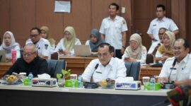 Sekda Provinsi Sumatera Selatan Edward Candra menyampaikan arahan dalam kegiatan Pengukuhan Indeks Kualitas Kebijakan (IKK) bagi Pemerintah Daerah di Kantor Bappeda Provinsi Sumsel, Palembang, Rabu (23/9/2026).