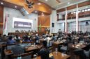 Suasana Rapat Paripurna DPRD Kabupaten Bandung dengan agenda Laporan Badan Anggaran terkait pembahasan Rancangan Perubahan APBD Tahun Anggaran 2026, Rabu (23/9/2026).