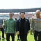 Erick Thohir bersama Bupati Bandung Dadang Supriatna dan Kapolda Jawa Barat Irjen Pol Pipit Rismanto meninjau kesiapan Stadion