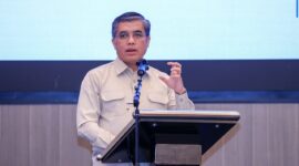 Menteri Ketenagakerjaan Yassierli menyampaikan sambutan pada Pembekalan Calon Hakim Ad Hoc Pengadilan Hubungan Industrial