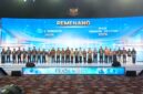 Para pemenang penghargaan Katalis P2DD x Digdaya 2026 dan PIDI Digdaya x Hackathon 2026 berfoto bersama di panggung pembukaan Festival Ekonomi Keuangan Digital Indonesia dan Indonesia Fintech Summit & Expo (FEKDI x IFSE) 2026, Jakarta, Kamis (24/9/2026).