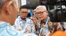 Gubernur Banten Andra Soni bersama Kepala Perwakilan BI Banten Sofwan Kurnia  melayani wawancara media pada ajang FEKDI dan IFSE 2026 di JICC, Jakarta