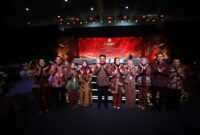 Herman Deru (tengah) berfoto bersama jajaran delegasi dan panitia usai menjadi narasumber talkshow interaktif di Panggung Utama Kriyanusa 2026