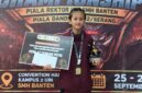 Shakila Janeeta Izzati, pelajar SMPN 1 Kota Serang, berpose dengan medali emas dan piala Pesilat Terbaik Putri Maulana Hasanuddin Championship 2026.