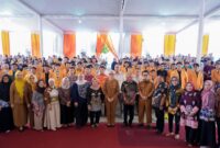 Wakil Gubernur Lampung Jihan Nurlela berfoto bersama jajaran pimpinan STKIP PGRI Bandar Lampung, dosen, dan ratusan mahasiswa baru usai kuliah umum penyambutan mahasiswa baru Tahun Akademik 2026/2027, Senin (28/9/2026).
