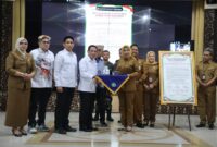 Wakil Menteri Dalam Negeri Akhmad Wiyagus bersama jajaran Pemerintah Kabupaten Sidoarjo dalam Deklarasi Desa dan Kelurahan Siaga Tuberkulosis bertajuk 