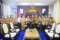 H. Herman Deru foto bersama jajaran pimpinan Bank Mandiri Region II/Sumatera 2 dan pejabat Pemprov Sumsel usai audiensi di Palembang