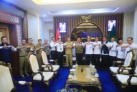 H. Herman Deru foto bersama Kepala Perwakilan BPKP Sumsel Farid Firman beserta jajaran dan pejabat Pemprov Sumsel usai pertemuan silaturahmi di Palembang