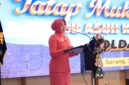 Ibu Asuh Polwan Polda Banten Ny. Ulfa Hengki memberikan arahan dalam kegiatan tatap muka bersama Polisi Wanita (Polwan) Polda Banten dan Polresta/Polres jajaran di Aula Gawe Kuta Baluwarti Polda Banten