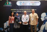 Sekretaris Jenderal Kementerian Ketenagakerjaan (Kemnaker) Cris Kuntadi (kedua dari kanan, kemeja putih) berfoto bersama para peserta usai menghadiri Seminar Nasional Internal Audit 2026 di Yogyakarta
