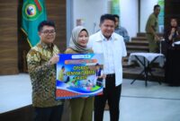 Herman Deru secara simbolis meluncurkan program 