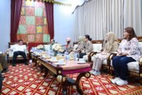 Herman Deru (kiri) menerima kunjungan jajaran Pengurus Ikatan Dokter Anak Indonesia (IDAI) Cabang Sumatera Selatan di Griya Agung, Palembang