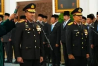 Jenderal Polisi Suyudi Ario Seto (kiri) dilantik sebagai Kapolri dan Komisaris Jenderal Polisi Wahyu Hadiningrat sebagai Wakapolri di Istana Negara, Jakarta, Kamis (1/10/2026). (Sekpres)