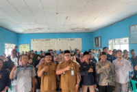 INOVASI : Pemerintah Desa Mekarjaya, Kecamatan Kedungwaringin, Kabupaten Bekasi, menghadirkan inovasi pelayanan administrasi berbasis kecerdasan buatan atau Artificial Intelligence (AI) untuk memudahkan masyarakat mengurus berbagai dokumen secara lebih cepat dan praktis. Inovasi bertajuk “Layanan 24 Jam Desa dalam Genggaman” tersebut disosialisasikan sekaligus disimulasikan di Kantor Desa Mekarjaya, Senin (12/10/2026)