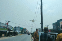 PJU : Dinas Perhubungan (Dishub) Kabupaten Bekasi terus berupaya meningkatkan penerangan jalan umum (PJU), khususnya di ruas jalan provinsi yang melintasi wilayah Kabupaten Bekasi. Upaya tersebut dilakukan melalui koordinasi dan pengajuan program pemasangan tiang PJU kepada Pemerintah Provinsi Jawa Barat.