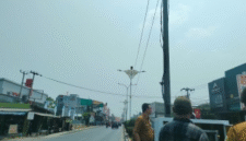 PJU : Dinas Perhubungan (Dishub) Kabupaten Bekasi terus berupaya meningkatkan penerangan jalan umum (PJU), khususnya di ruas jalan provinsi yang melintasi wilayah Kabupaten Bekasi. Upaya tersebut dilakukan melalui koordinasi dan pengajuan program pemasangan tiang PJU kepada Pemerintah Provinsi Jawa Barat.